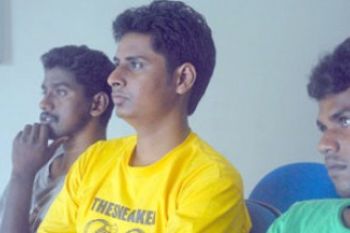 Tiga Orang Imigran Asal Sri Lanka Tunggu Diperiksa