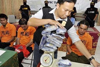 SINDIKAT PENYELUNDUP NARKOBA