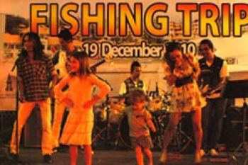 Jelang Tutup Tahun Turis Kapal Pesiar Mancing di Petong