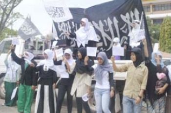 Muslimah Hizbut Tahrir Tolak Pergaulan Bebas