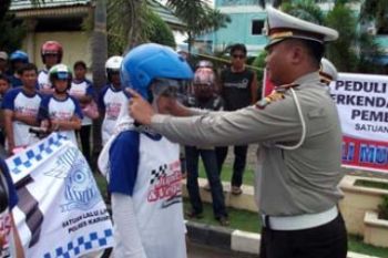 Pasangkan Helm