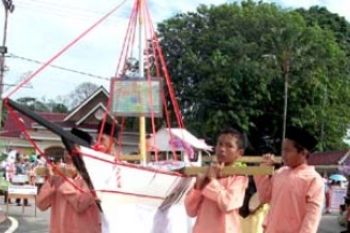 Perahu Simbol Nafkah Warga Karimun