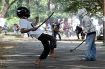 TAWURAN MAHASISWA