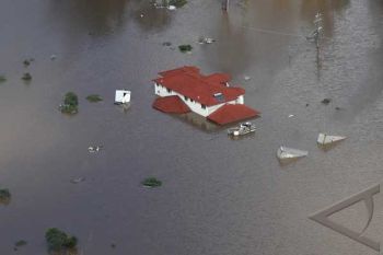 Indonesian brotherhood in Brisbane glood  