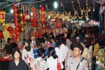 Office workers looking to earn extra money during holiday: poll