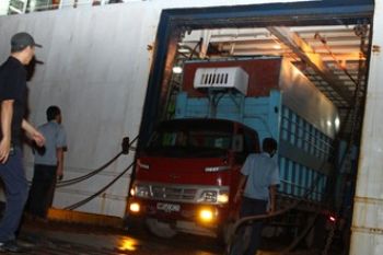 KAPAL PERTAMA BERLAYAR