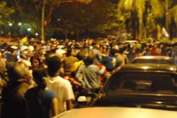 Ribuan Pengendara Motor dan Mobil Terjebak Kemacetan