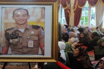 PUTRA GUBENUR MENINGGAL