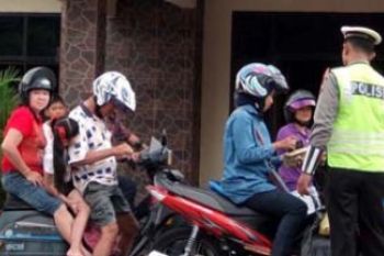 Razia Pengendara Bermotor di Karimun