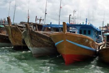 Nelayan Tidak Melaut di Musim Angin Utara 