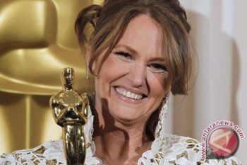 Melissa Leo wins first Oscar for "The Fighter"