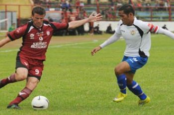 LEWATI LAWAN