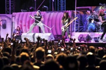 KONSER IRON MAIDEN