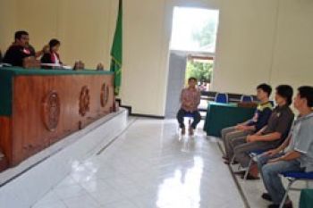 Terdakwa Menangis Dalam Sidang Pencurian Ikan