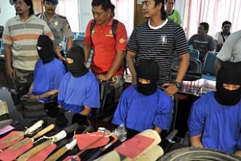 POLISI TERLIBAT PERAMPOKAN SPBU