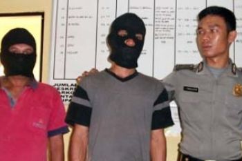 Dua Orang Tersangka Pengedar Ganja Ditangkap