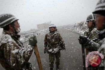 Japanese gov't decides to revise defense programs