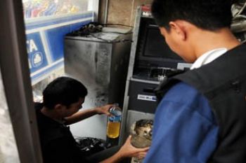 MESIN ATM DIBAKAR
