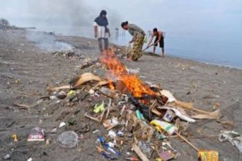 BERSIHKAN SAMPAH