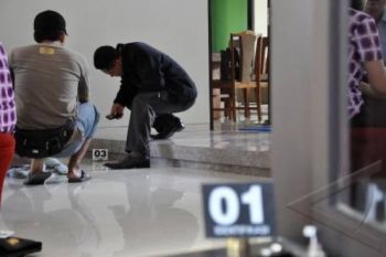 PERAMPOKAN DENGAN SENPI