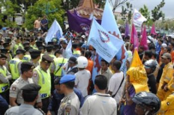 Demo Ranperda Pajak