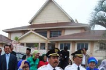 Ahmad Dahlan-Rudi Resmi Pimpin Batam 2011-2016