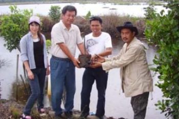 Penyerahan Bibit Bakau