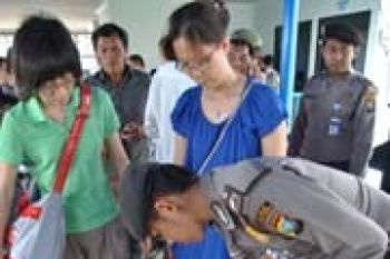 Polresta Tanjungpinang Periksa Barang dan Penumpang Kapal           
