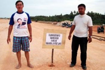 Proyek Jalan Pesisir Karimun Dipagari Warga