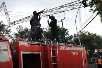MENARA ANTENA ROBOH