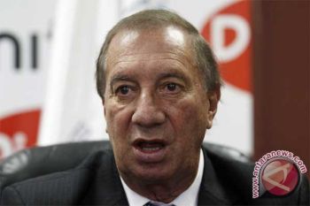 Mantan pelatih Argentina Carlos Bilardo kritis