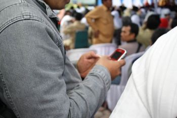 Ada warga gunakan dana bantuan program keluarga sejahtera untuk beli HP