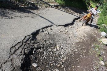 Warga Sungai Sapih Keluhkan Jalan Rusak