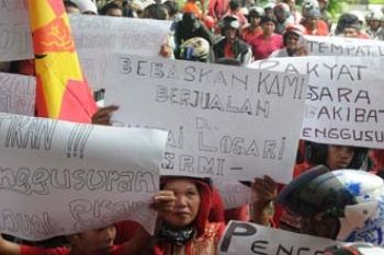TOLAK PENGGUSURAN