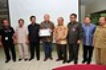 PENGHARGAAN UNTUK NEWMONT