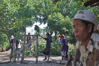 BLOKIR JALAN