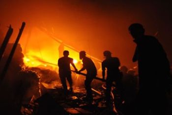 GUDANG PLASTIK TERBAKAR