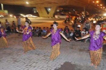 HARI TARI DUNIA