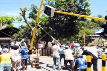 PASANG LAMPU MERAH