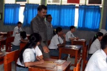 Wakil Bupati Karimun Tinjau Ujian Nasional