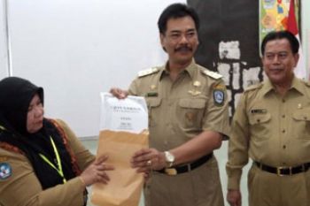 Wagub Kepri Tinjau Hari Pertama UN