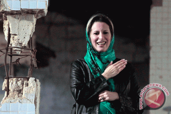 Kadhafi wife, daughter have fled to Tunisia: Clinton