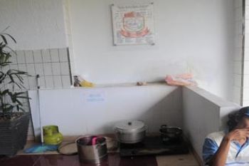 MENGINAP DI KANTOR DPRD