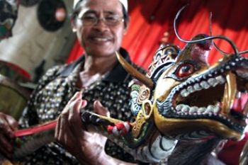 PANTING NAGA