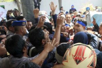 Mantan Karyawan Gimmil Tuntut Uang Jaminan  Hari Tua