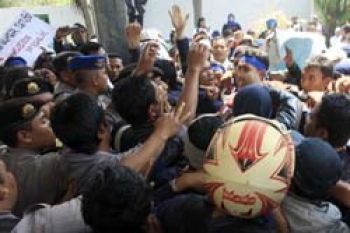Mantan Karyawan GIB Bertahan di Kantor Jamsostek