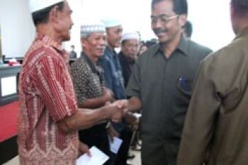 548 Ketua RT/RW Karimun Dapat Insentif      