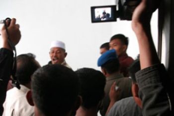 Bersitegang Masalah Dana CD