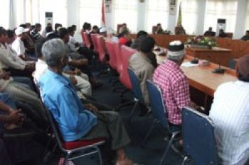 Rapat Dana CD Karimun Berakhir Ricuh