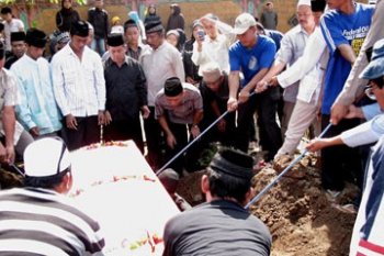 TEKNISI MERPATI DIMAKAMKAN DI BALI